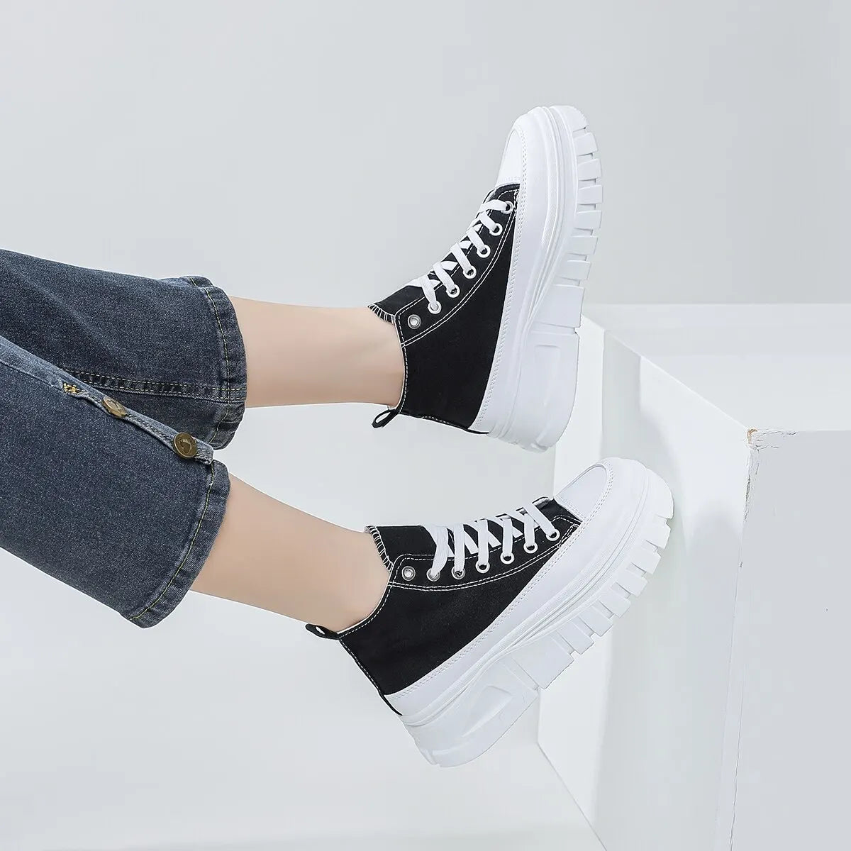 Women's Lace-Up High Top Flatform Canvas Shoes